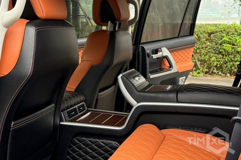 Bán Toyota Land Cruiser 4.6 V8 sản xuất 2020, lên 4 ghế MBS siêu VIP. - TimXe.Net