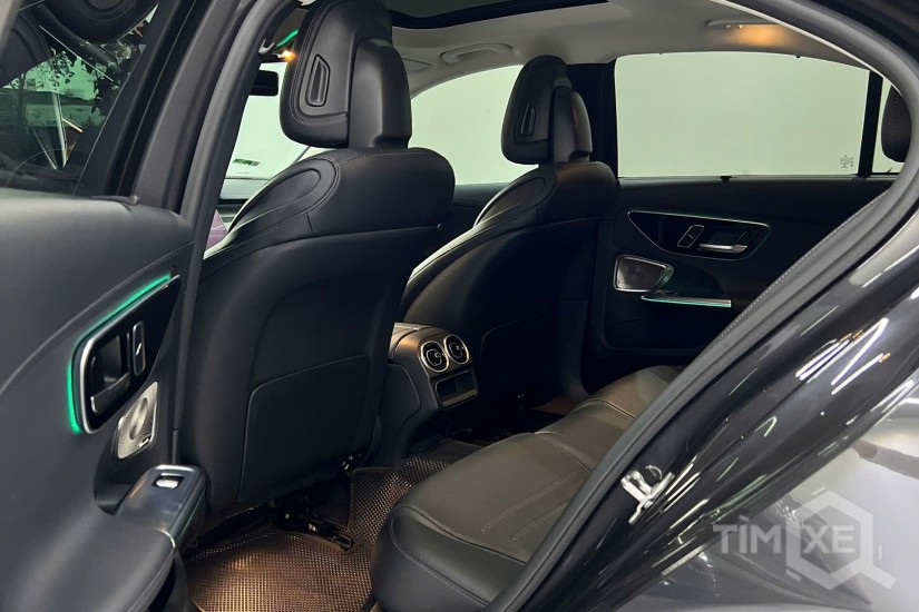 Xe Mercedes-Benz C-Class C300 AMG 2022 Màu Đen Nội Thất Đen Siêu Lướt Chính Hãng - TimXe.Net