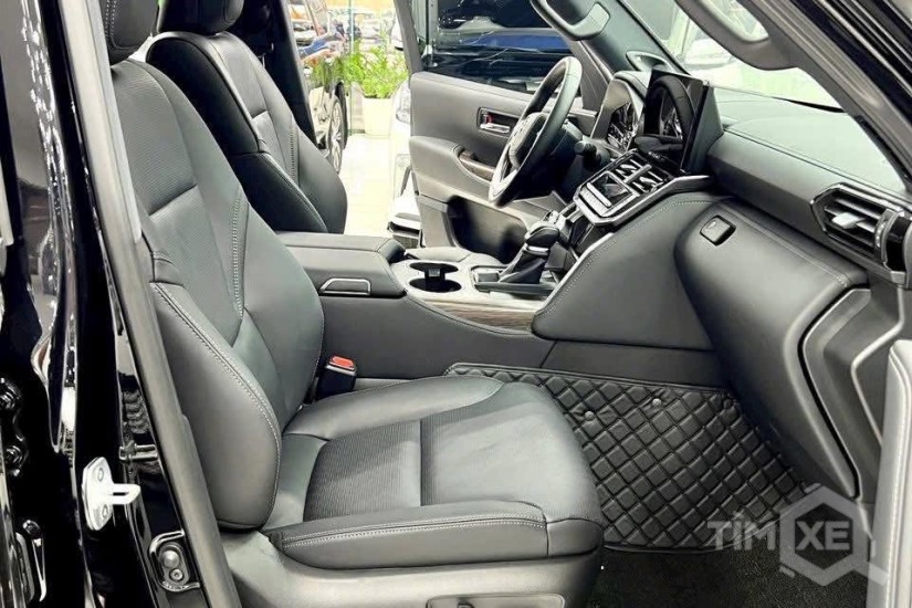 Bán Toyota Land Cruiser LC300, sản xuất 2025. siêu lướt mới 99,99% - TimXe.Net