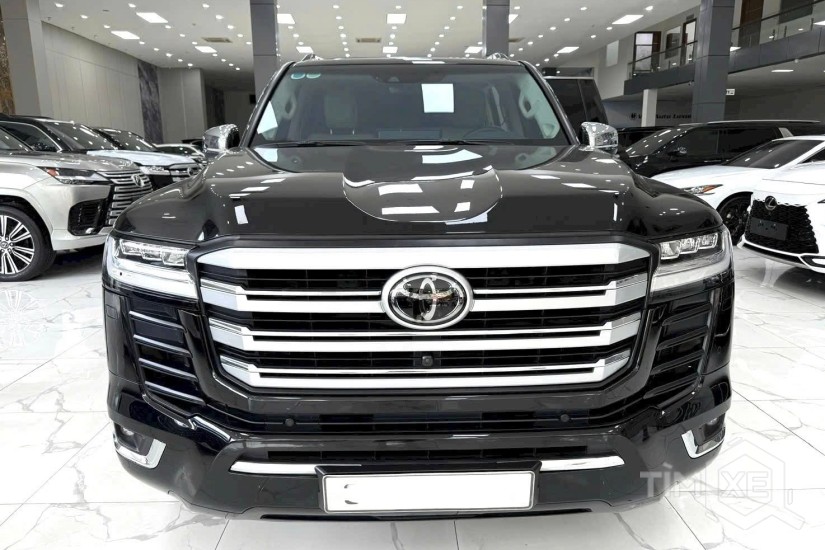 Bán Land Cruiser LC300 sản xuất 2024, lên full bodykit Trung Đông. - TimXe.Net