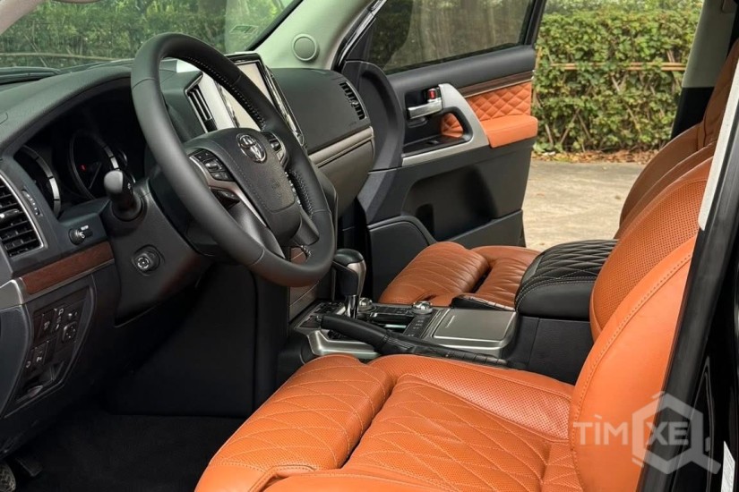 Bán Toyota Land Cruiser 4.6 V8 sản xuất 2020, lên 4 ghế MBS siêu VIP. - TimXe.Net