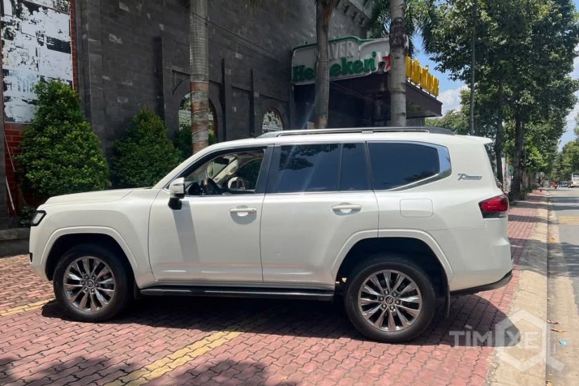 Land Cruiser LC300 sản xuất 2021. Giá chỉ loanh quanh 4 đồng. - TimXe.Net