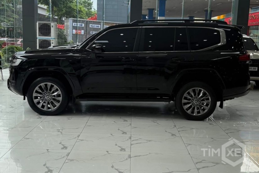 Bán Toyota Land Cruiser LC300 sản xuất 2025, siêu lướt 6000 Km. - TimXe.Net