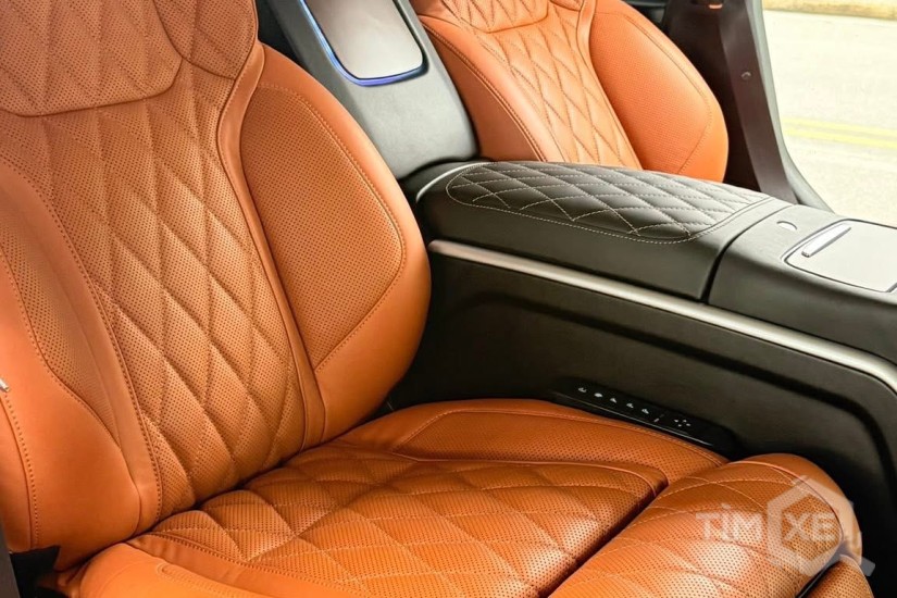 Bán Toyota Land Cruiser 4.6 V8 sản xuất 2020, lên 4 ghế MBS siêu VIP. - TimXe.Net