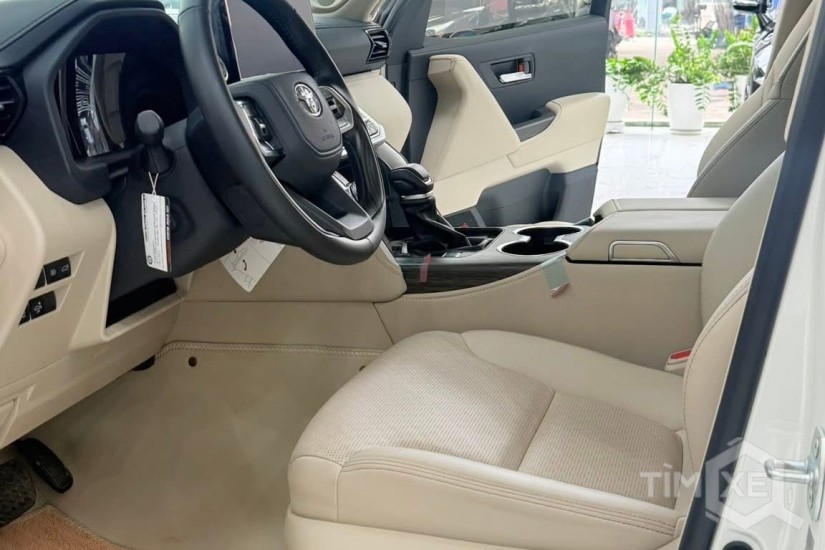 Bán Land Cruiser LC300 sản xuất 2025, siêu lướt 5000Km - TimXe.Net