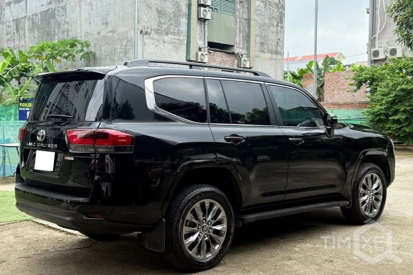 Bán Toyota Land Cruiser LC300 sản xuất 2024 siêu lướt. - TimXe.Net