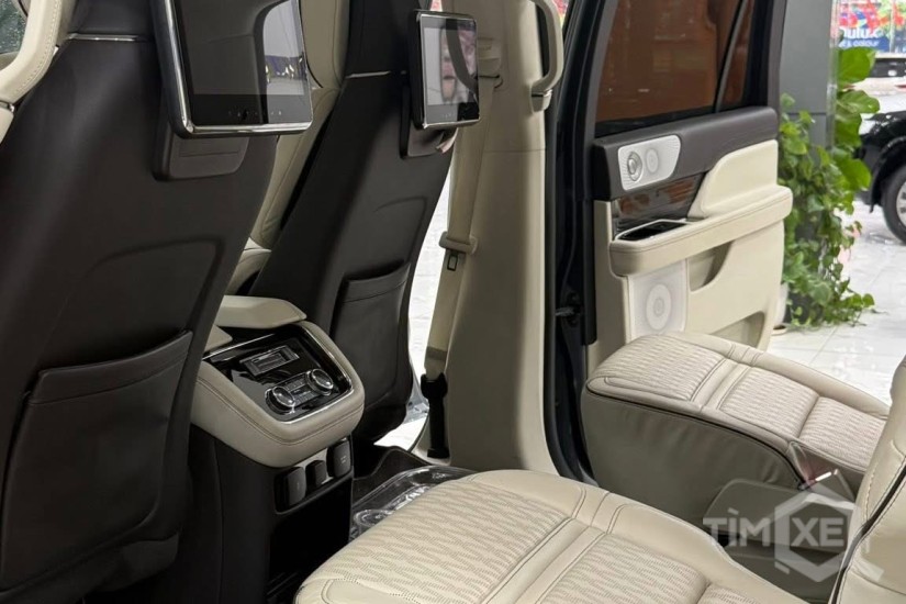 Bán Lincoln Navigator L Black Label sản xuất 2021 - TimXe.Net