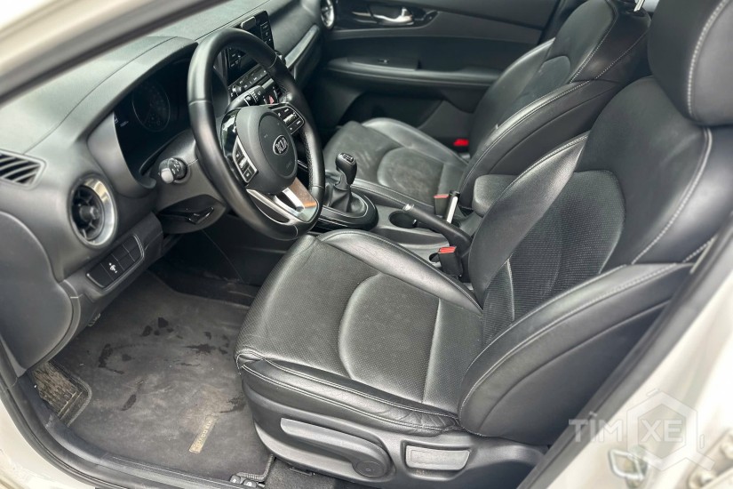 Bán Xe Kia Cerato 1.6 MT 2020 Màu Trắng Nội Thất Đen - TimXe.Net