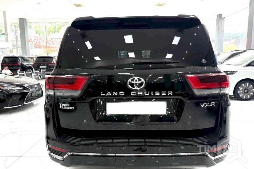 Bán Land Cruiser LC300 sản xuất 2024, lên full bodykit Trung Đông. - TimXe.Net