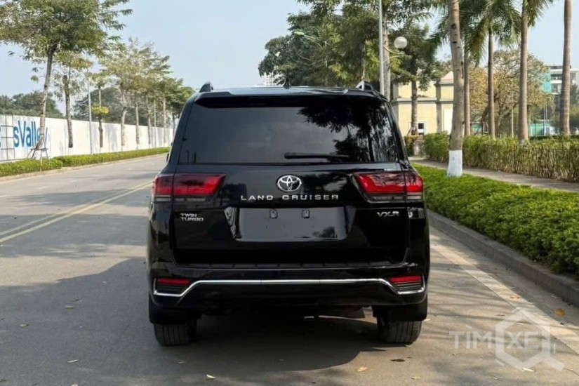 Land Cruiser LC300 sản xuất 2023 cực chât, sang trọng và giữ giá. - TimXe.Net