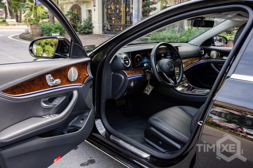 Bán Xe Mercedes-Benz E Class E200 Exclusive 2023 Màu Đen Nội Thất Đen Siêu Lướt Chính Hãng - TimXe.Net