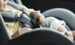 Khoa học lý giải vì sao các bậc phụ huynh có thể bỏ quên con nhỏ trong xe nóng