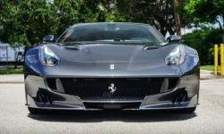 Siêu xe hàng hiếm Ferrari F12tdf đã qua sử dụng có mức giá bán gây sốc 1,225 triệu USD