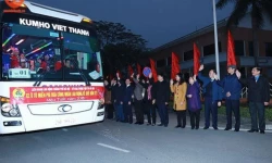 Những chuyến xe miễn phí đưa công nhân về quê đón Tết