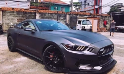 Ford Mustang 2015 độ "khủng" thay áo mới đen nhám