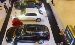 Soi cận cảnh dàn xe triệu USD Bentley trong triển lãm Be Extraordinary Tour Soi cận cảnh dàn xe triệu USD Bentley trong triển lãm Be Extraordinary Tour