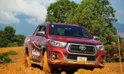 Trải nghiệm lái xe địa hình với Toyota Hilux tại PVOIL VOC 2019