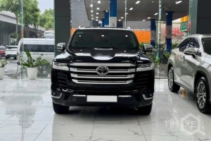 Bán Toyota Land Cruiser LC300 màu đen, Nội thất kem, sản xuất 2024. TimXe.Net