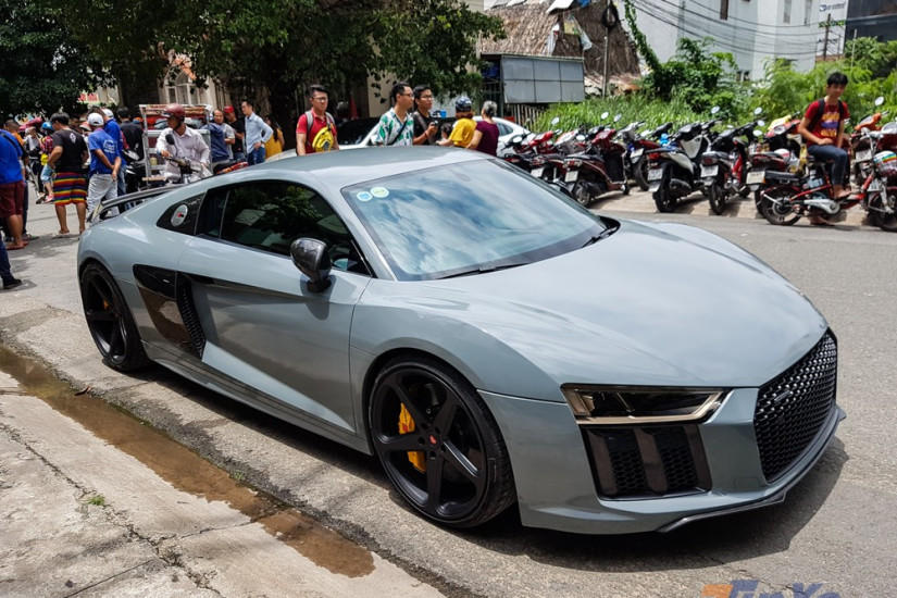 Timxe.net - Chỉ sau 1 tháng đổi sang màu vàng, Audi R8 V10 Plus từng của Cường "Đô-la" tiếp tục thay áo mới
