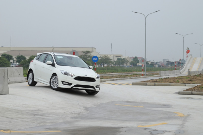 Ford Việt Nam lần đầu tiên giới thiệu dịch vụ cứu hộ 24/7
