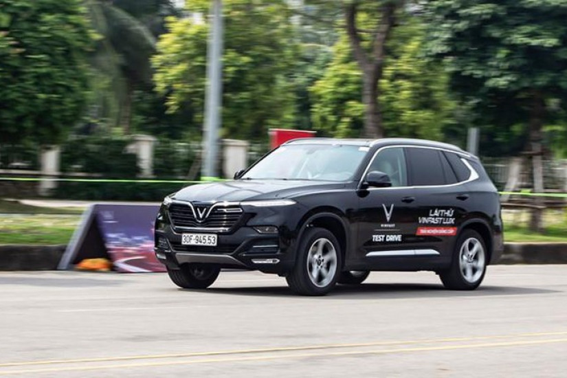 Lái thử thực tế bộ đôi VinFast Lux SA2.0 và A2.0 tại Hà Nội