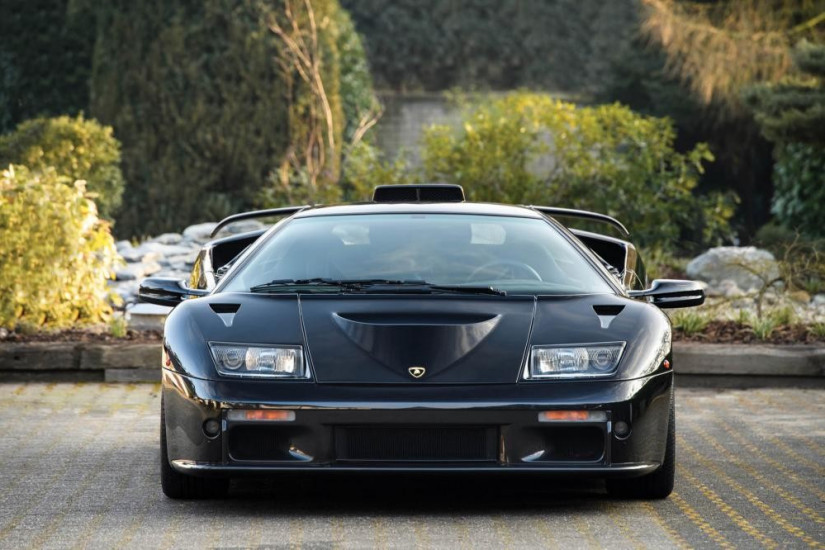 Không chỉ hiếm, "siêu bò" Lamborghini hàng cổ này còn lăn bánh chưa quá 300 km