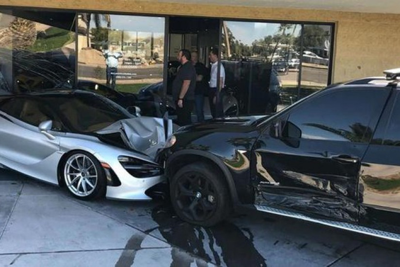 Timxe.net - Tài xế lái BMW X5 đâm vỡ siêu xe McLaren 720S