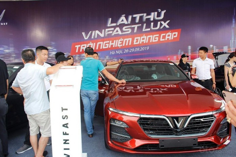 Giá xe ô tô VinFast mới nhất tháng 12/2019: Thêm nhiều ưu đãi cho mẫu Lux