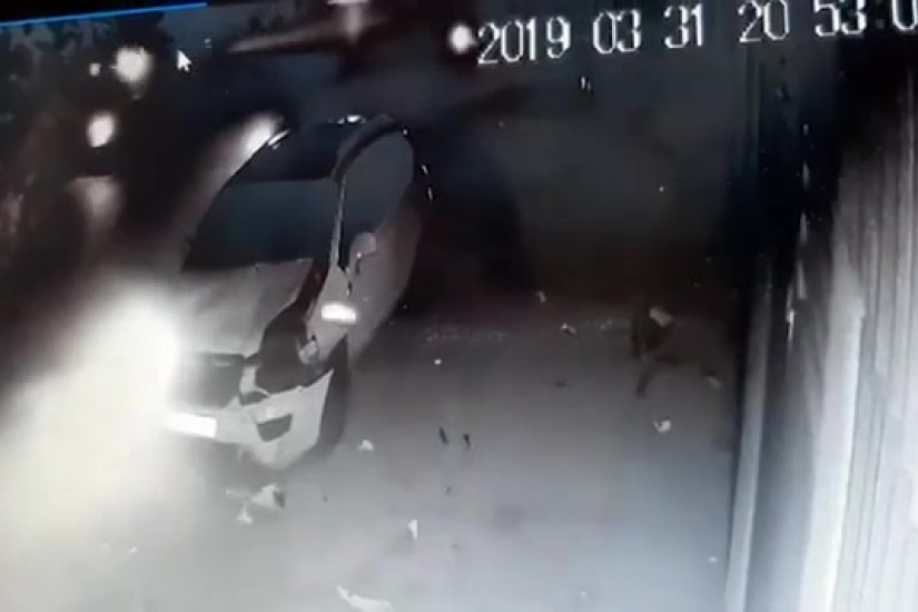 Hãi hùng với video vụ ô tô 7 chỗ lao sang làn đường ngược chiều tông hàng loạt xe máy tại Thanh Hóa