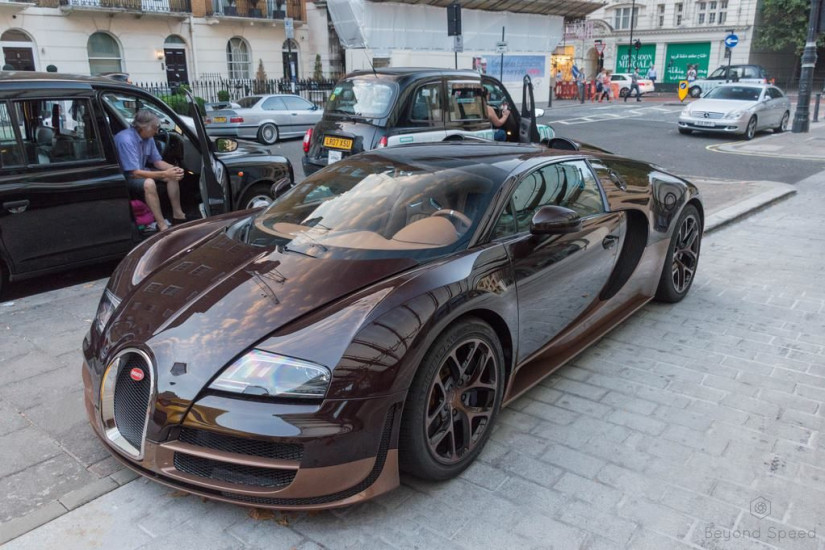 “Hàng hiếm” Bugatti Veyron Grand Sport khoe dáng, đốn tim fan cuồng xe