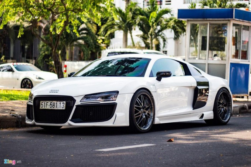 Timxe.net - Audi R8 đời cũ hóa phiên bản V10 với gói độ ngoại thất hầm hố ở TP.HCM