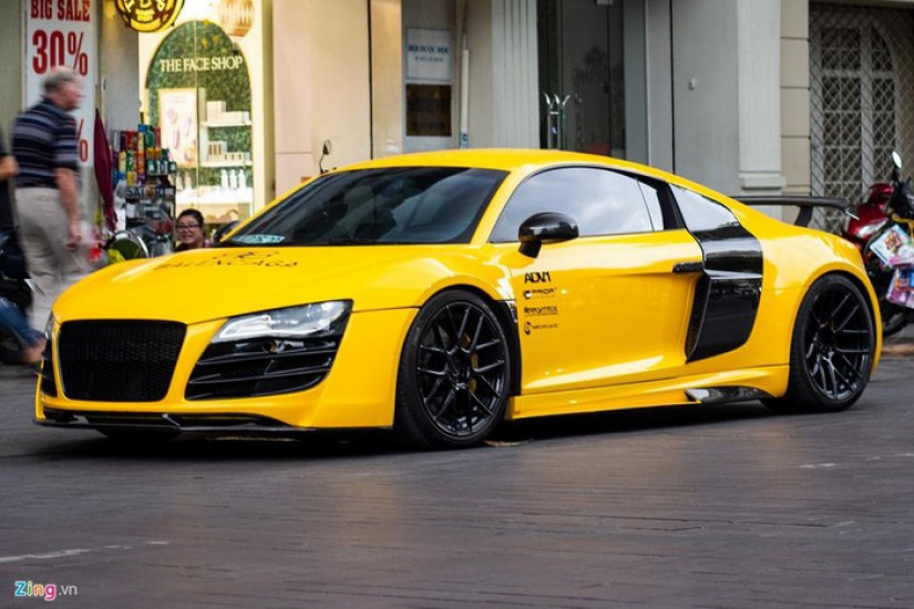 Timxe.net - Audi R8 thế hệ đầu tiên lột xác với gói độ tiền tỷ tại TP.HCM