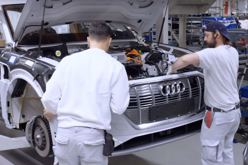 Timxe.net - Chứng kiến cách những chiếc Audi e-tron được chế tạo tại nhà máy
