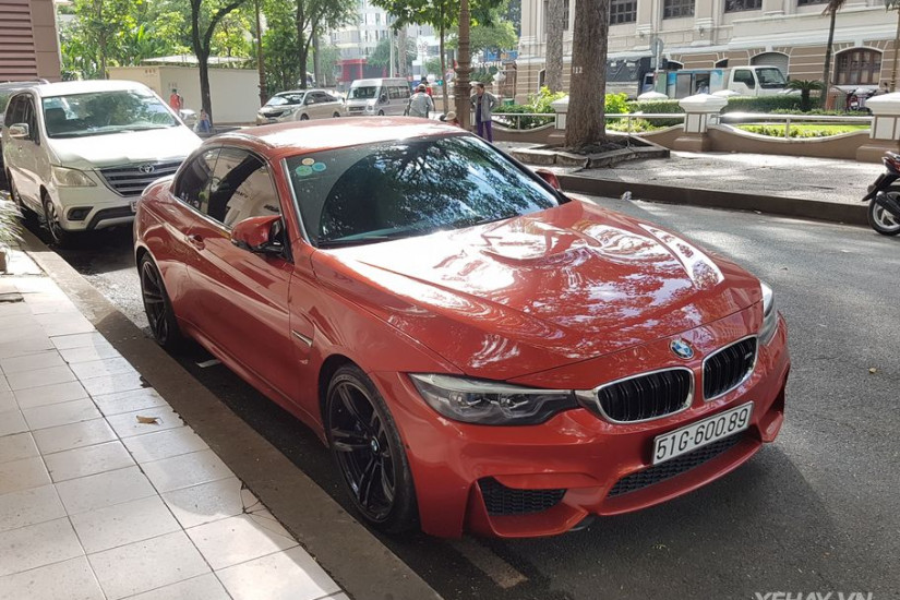 Bắt gặp BMW M4 mui trần hàng hiếm dạo phố cuối tuần ở Sài Gòn