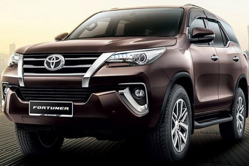 Toyota Fortuner sắp được trang bị màn hình cảm ứng mới tích hợp Apple CarPlay và Android Auto