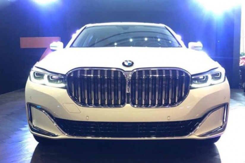 BMW 740Li phiên bản mới ra mắt Việt Nam, tăng giá hàng trăm triệu đồng