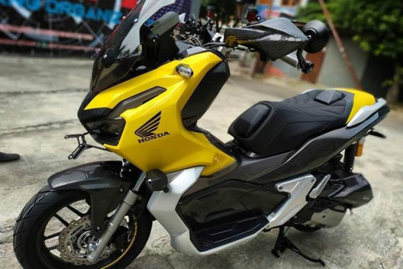 Honda ADV 150 độ độc với thân xe carbon và dàn đồ chơi đắt tiền