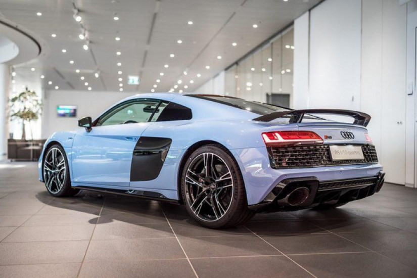 Timxe.net - Ngắm Audi R8 V10 với ngoại nội thất hai tông màu độc đáo