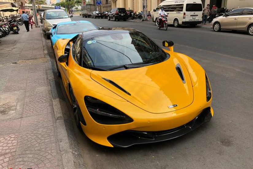 Timxe.net - Vừa thông quan, McLaren 720S mui trần hàng hiếm bất ngờ xuất hiện trên phố Sài Gòn