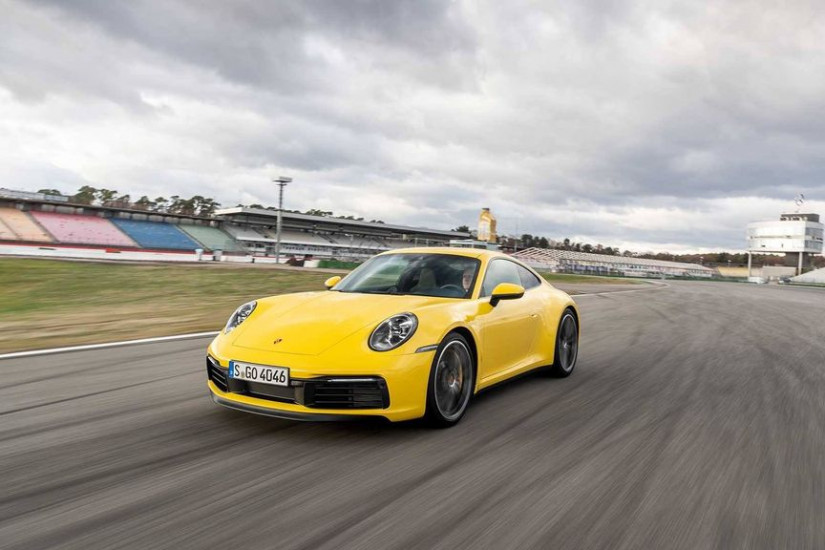 Porsche 911 thế hệ mới an toàn hơn với chế độ lái trên đường ướt