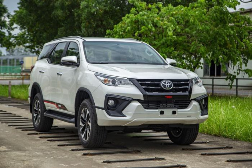 Giá xe Toyota Hilux mới nhất tháng 9: Fortuner bản 2.7 4x2 AT TRD giá từ 1,2 tỷ đồng