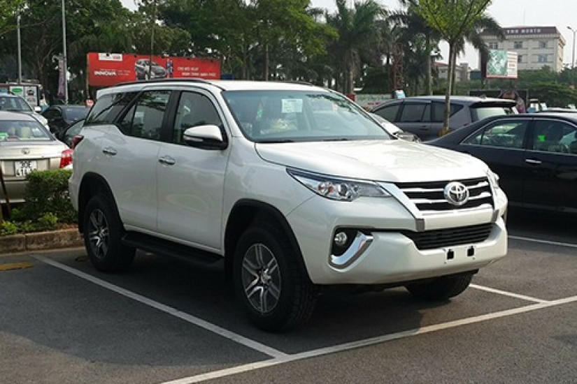Toyota Fortuner khan hàng, đại lý 'hét' giá tăng 200 triệu