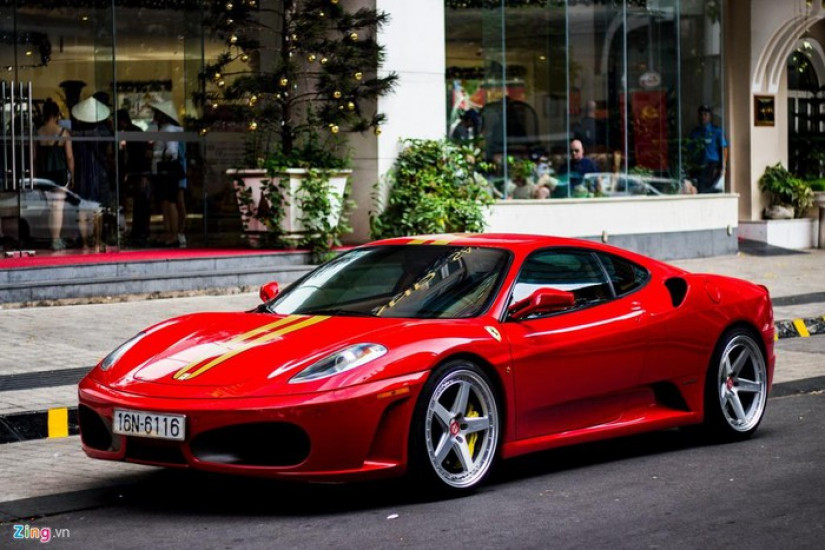 Huyền thoại Ferrari F430 trên phố TP.HCM với phong cách 430 Scuderia