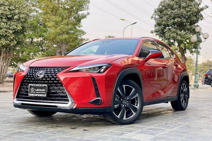 Lexus UX 200 mới đầu tiên về Việt Nam 'đấu' BMW X1