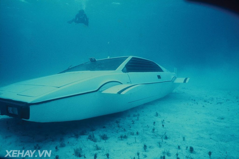 Xe "tàu ngầm" Lotus Esprit của James Bond có giá 22,7 tỷ đồng