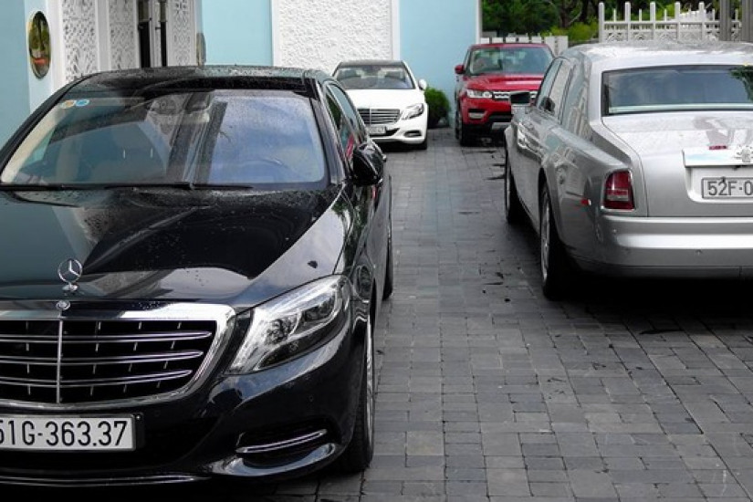 Khải Silk khoe ảnh Mercedes-Maybach S400 4Matic, đọ dáng Rolls-Royce Phantom