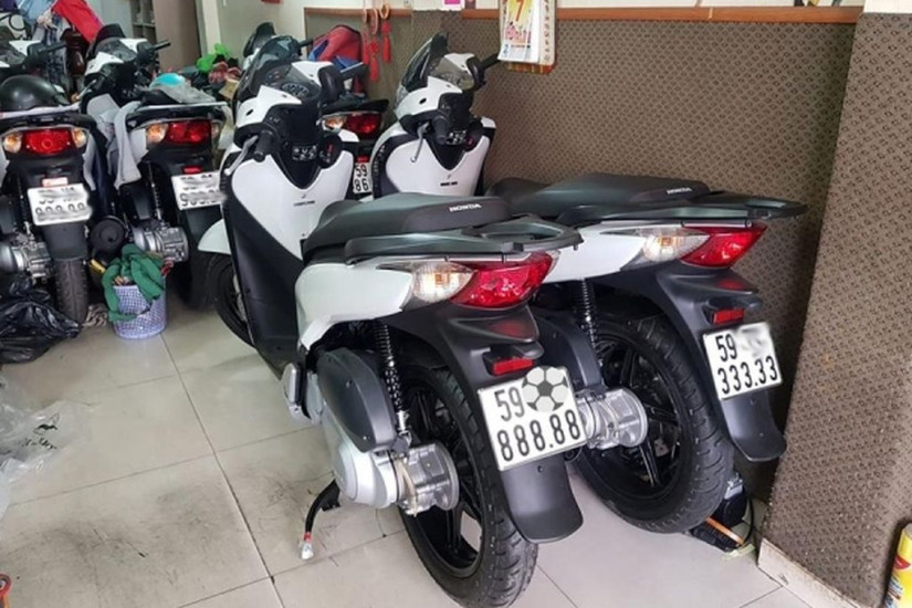 Sài Gòn: Bộ đôi Honda SH đời cũ mang biển số "Ngũ quý" có giá gần 1,8 tỷ VNĐ