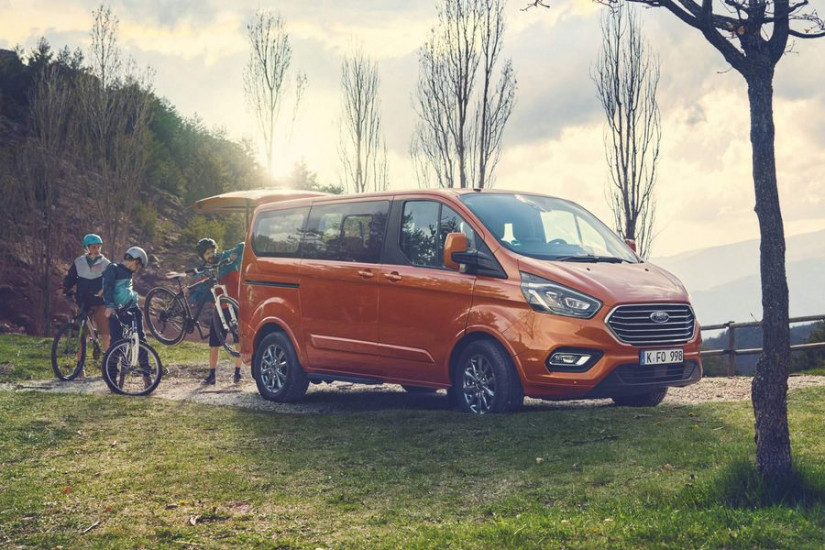Ford Tourneo Custom dùng động cơ dầu EcoBlue 2.0L có tùy chọn hybrid ra mắt tại châu Âu