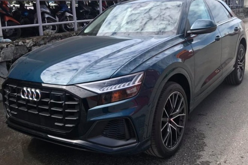 Timxe.net - Sau màu trắng và vàng, SUV hạng sang Audi Q8 2019 thứ 3 về Việt Nam cũng có màu sơn cá tính