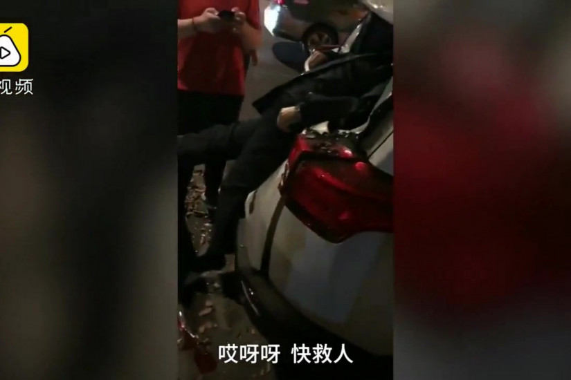 Siêu SUV Lamborghini Urus tông vào xe đạp, 1 người tử vong ngay tại chỗ